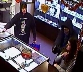 В Ярославле по фото разыскивают двух подростков-грабителей