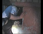 Ярославец застрял в окне подвала