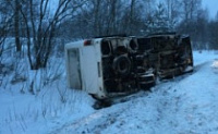 Под Рыбинском перевернулся автобус с пассажирами