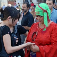 Мошенницы загипнотизировали 11-летнюю девочку в Дзержинском районе