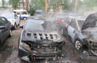 В Заволжском районе поджигатель уничтожил 5 автомобилей