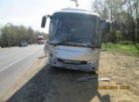 В Переславском районе столкнулись экскурсионный автобус и автомобиль