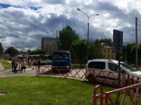 Мусоровоз парализовал движение на проспекте Фрунзе