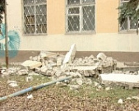 Обвалился второй этаж одного из зданий бывшего завода топливной аппаратуры