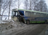 Авария с автобусом в Ярославле: в салоне находились 26 человек