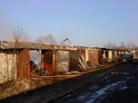 Под Угличем тушили пожар в гаражном кооперативе