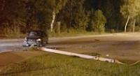 В Ярославле иномарка снесла столб В Ярославле иномарка снесла столб