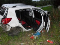 Сразу два автомобиля за вечер оказались в кювете