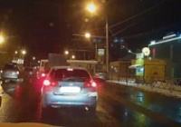 На Московском проспекте автобус занесло на остановку с людьми [видео]