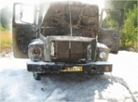 Огонь уничтожил автобус в Любимском районе.