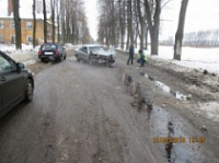 Пьяный водитель на иномарке влетел в дерево