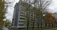 Маленький ребенок выпал из окна с четвертого этажа