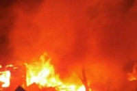 Пожар уничтожил хозяйственную постройку