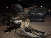 Во Фрунзенском районе юная автоледи врезалась в дерево Во Фрунзенском районе юная автоледи врезалась в дерево