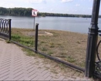 В Угличе ночью на набережной пропали два пролета ограждения