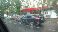 На проспекте Толбухина провалился автомобиль