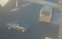 Маршрутка сбила женщину на пешеходном переходе [ВИДЕО]