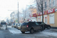 В Рыбинске "Мерседес" протаранил два автомобиля и ювелирный салон