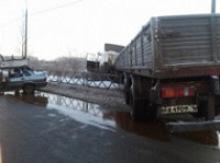 Под Ярославлем «Лада» спровоцировала ДТП с двумя грузовиками