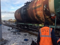 Два вагона-цистерны сошли с рельс в районе Нефтестроя