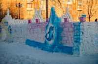 Снежную крепость-рекордсмен рушат вандалы