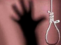 14-летняя ярославна повесилась на дереве во дворе своего дома