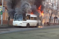 В центре Ярославля загорелась маршрутка с пассажирами
