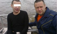 Пьяный мужчина упал на Стрелке в Волгу