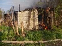 Пожар на заброшенном складе Мукомольного завода тушили пять часов