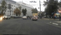 На перекрестке у памятника В.И. Ленину в Ярославле столкнулись два автомобиля