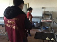 В кафе, расположенном в центре города, выявлены нелегальные рабочие