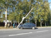 В Рыбинске иномарка врезалась в столб В Рыбинске иномарка врезалась в столб
