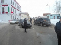 В Рыбинске Ленд Крузер не поделил дорогу с Фолькцвагеном
