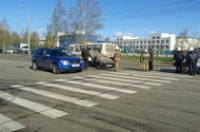 После столкновения иномарка перевернулась у пешеходного перехода