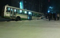 В Рыбинске автобус с пассажирами улетел в кювет
