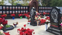 С мемориала "Локомотива" на Леонтьевском кладбище украли портрет Ивана Ткаченко
