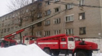 Пожарные спасли молодую маму с младенцем