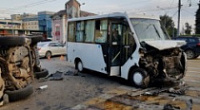При столкновении внедорожника и маршрутки пострадали 9 человек