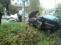 В Ростове столкнулись иномарка и внедорожник