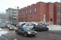 В Рыбинске в аварию попал микроавтобус судебных приставов