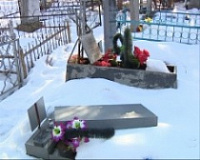Неизвестные на Чурилковом кладбище сломали около 30 памятников