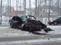 В Ярославле иномарка врезалась в самосвал