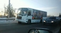 Отлетевшее колесо маршрутки вызвало пробку