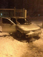 В Ленинском районе горел автомобиль В Ленинском районе горел автомобиль