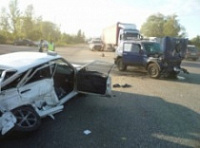 На окружной дороге в Ярославле внедорожник врезался в легковушку