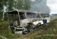 В Тутаевском районе после столкновения загорелись автомобиль и автобус