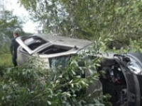 В дачном поселке Рыбинского района в кювет вынесло автомобиль «Рено»