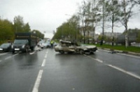 Пьяный водитель «Опеля» протаранил стоящий на светофоре грузовик