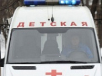 Двухлетнюю малышку уронили с балкона третьего этажа