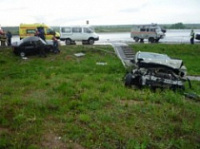 Под Ярославлем дорогой кроссовер врезался в бюджетную иномарку